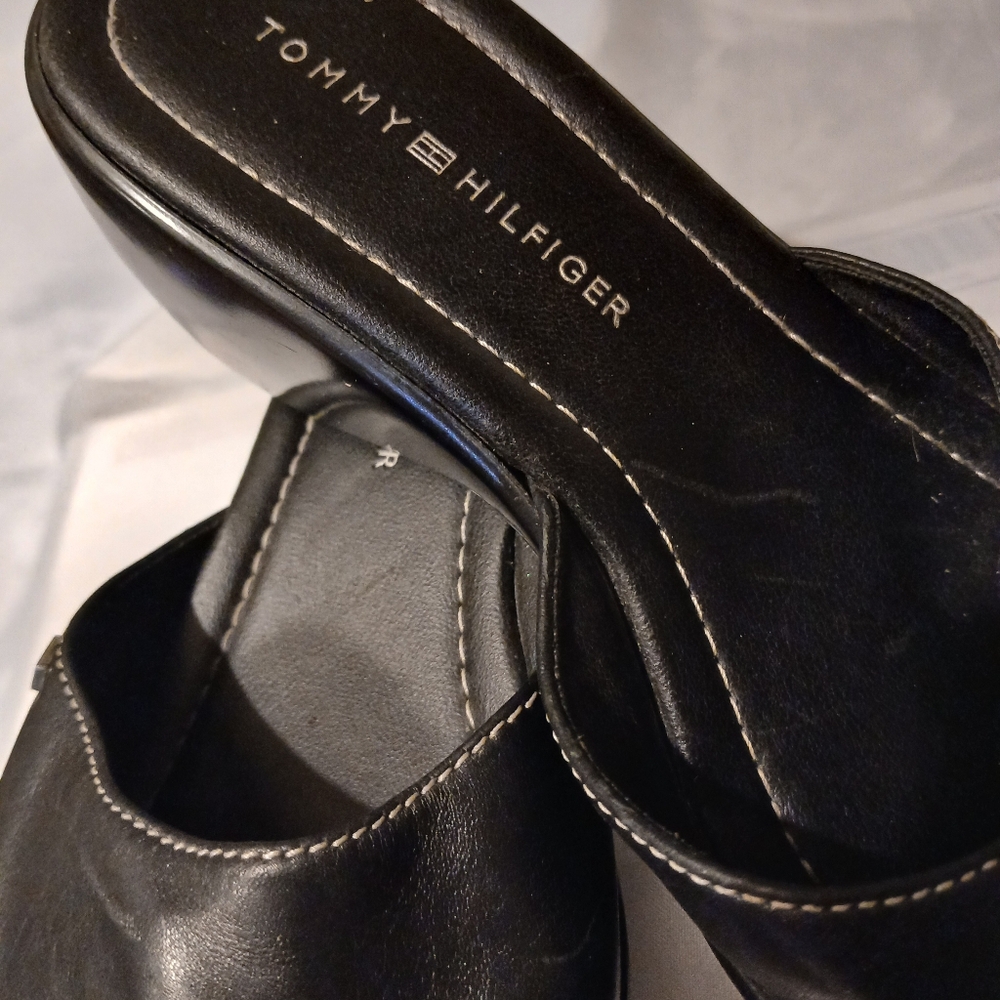 Tommy Hilfiger Open Toe Slides Sz.7 - image 2